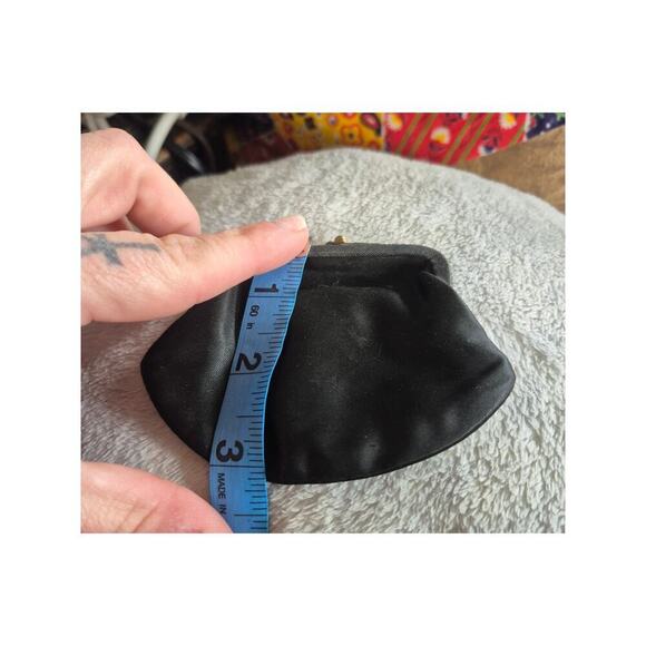 Vintage 1950 60s black satin coin purse small in size kisslock closure - Picture 5 of 5